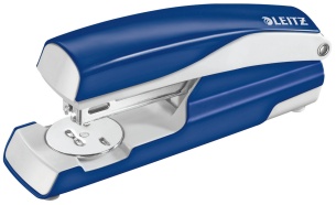 Stiftemaskin LEITZ 5502 30 ark mørkblå